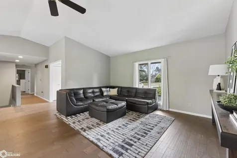 7 Woodbine Road Mason City IA 50401