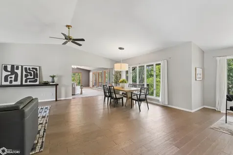 7 Woodbine Road Mason City IA 50401