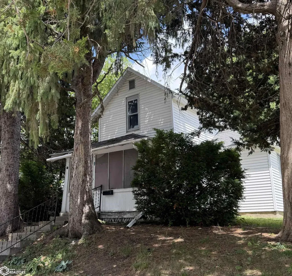 534 S Ave B Washington IA 52353