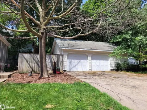 815 A Avenue E Oskaloosa IA 52577
