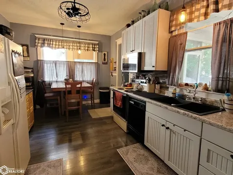 815 A Avenue E Oskaloosa IA 52577