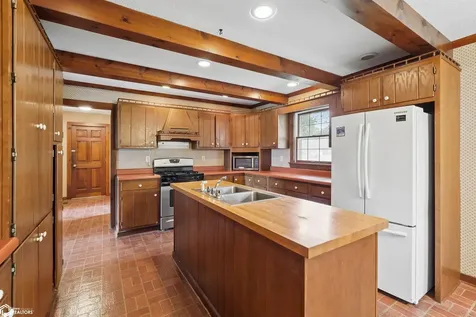 1406 S 12th Street Marshalltown IA 50158