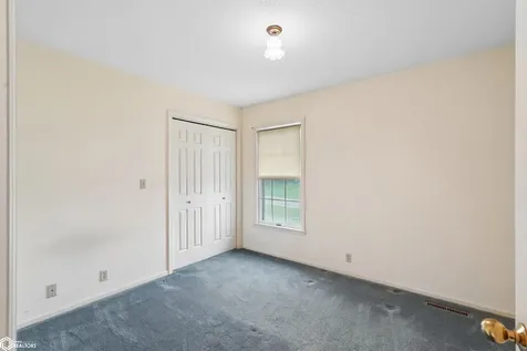 1406 S 12th Street Marshalltown IA 50158