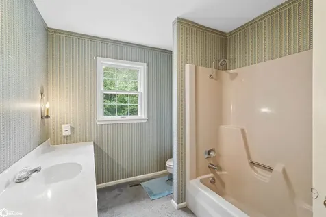 1406 S 12th Street Marshalltown IA 50158