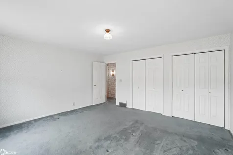 1406 S 12th Street Marshalltown IA 50158
