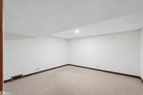 1406 S 12th Street Marshalltown IA 50158