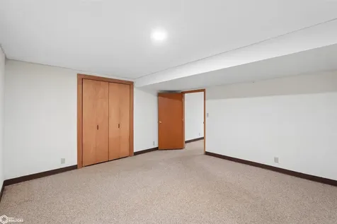 1406 S 12th Street Marshalltown IA 50158