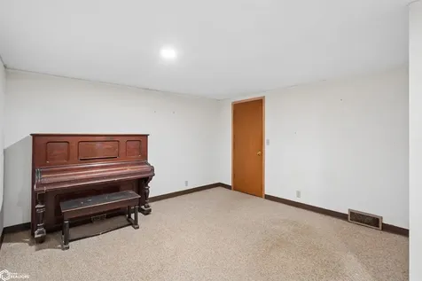 1406 S 12th Street Marshalltown IA 50158