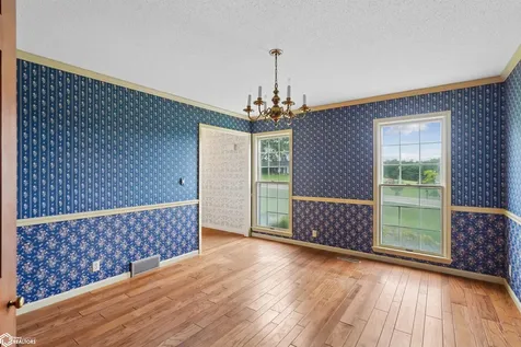 1406 S 12th Street Marshalltown IA 50158