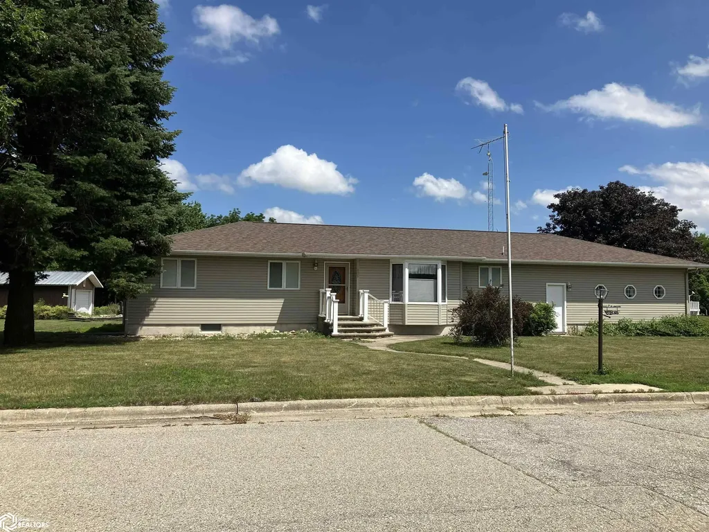 101 Southview Circle Sheffield IA 50475