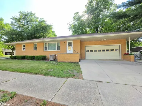 104 N Taylor Avenue Mason City IA 50401