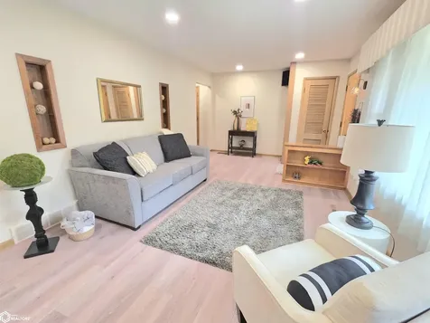 104 N Taylor Avenue Mason City IA 50401