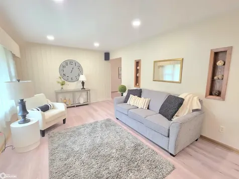 104 N Taylor Avenue Mason City IA 50401