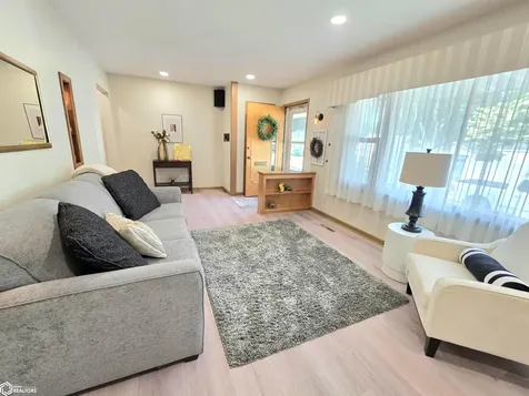 104 N Taylor Avenue Mason City IA 50401