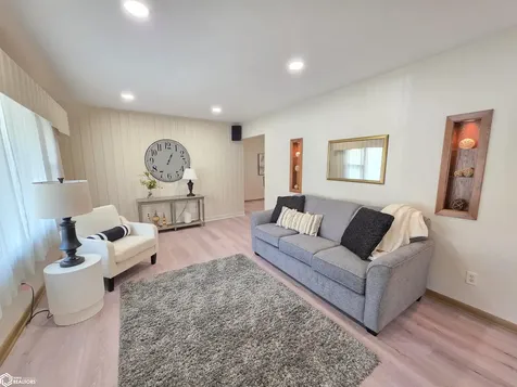 104 N Taylor Avenue Mason City IA 50401