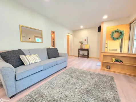 104 N Taylor Avenue Mason City IA 50401