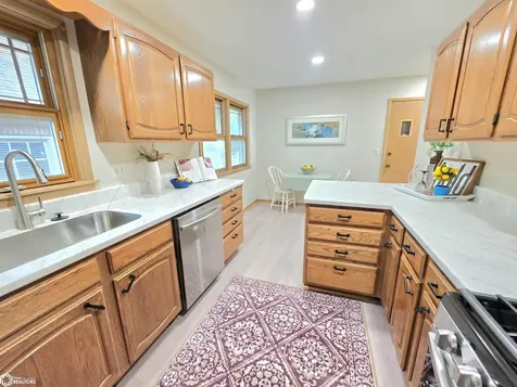 104 N Taylor Avenue Mason City IA 50401