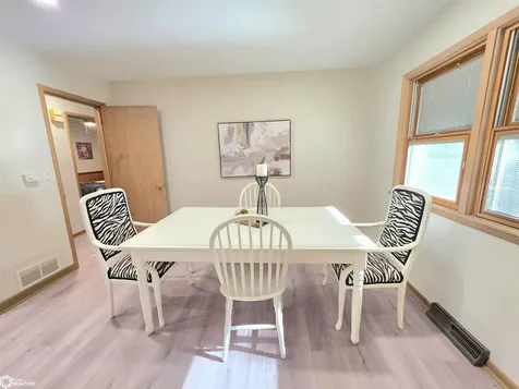 104 N Taylor Avenue Mason City IA 50401