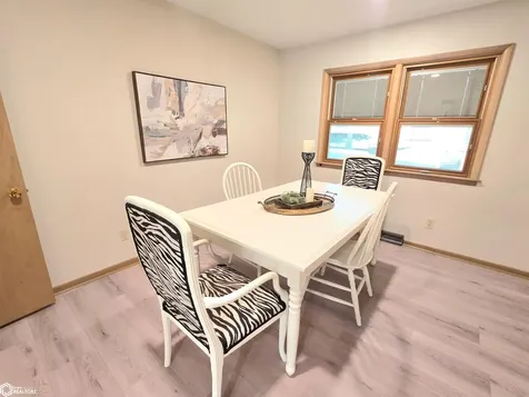 104 N Taylor Avenue Mason City IA 50401