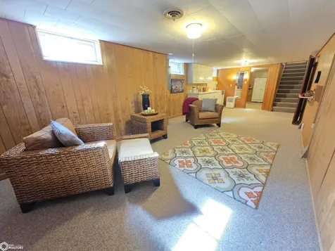 104 N Taylor Avenue Mason City IA 50401