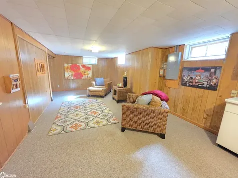 104 N Taylor Avenue Mason City IA 50401