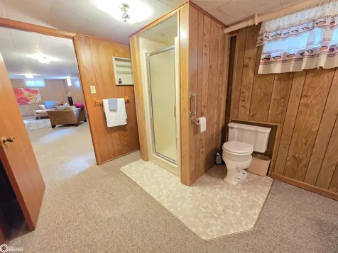 104 N Taylor Avenue Mason City IA 50401