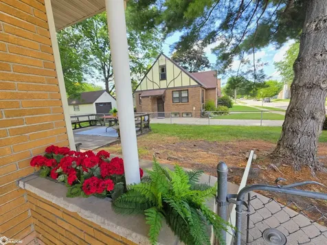104 N Taylor Avenue Mason City IA 50401