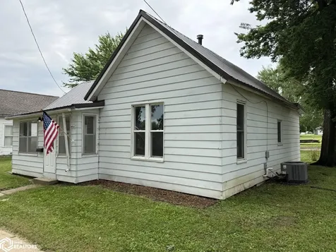 615 Woodlawn Street Traer IA 50675