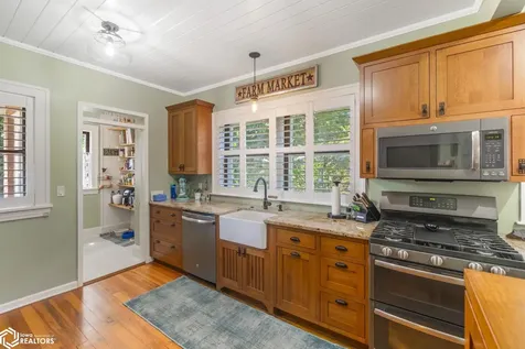 221 7th Street NW Mason City IA 50401