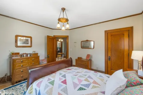 221 7th Street NW Mason City IA 50401