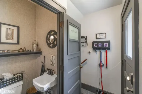 221 7th Street NW Mason City IA 50401