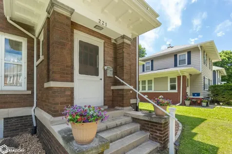 221 7th Street NW Mason City IA 50401