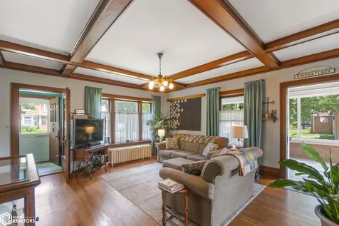 221 7th Street NW Mason City IA 50401