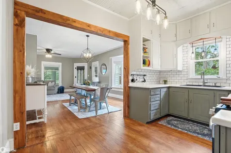 200 S Chestnut New London IA 52645
