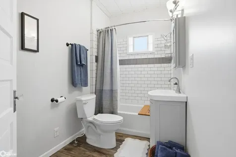 200 S Chestnut New London IA 52645