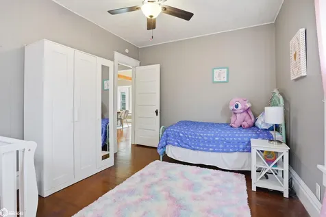 200 S Chestnut New London IA 52645