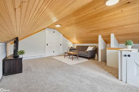 200 S Chestnut New London IA 52645