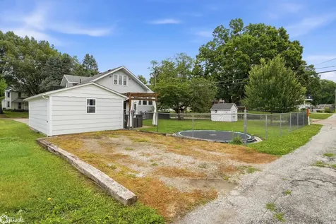 200 S Chestnut New London IA 52645