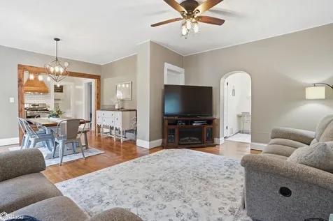 200 S Chestnut New London IA 52645