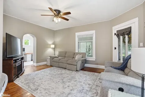 200 S Chestnut New London IA 52645