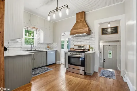 200 S Chestnut New London IA 52645