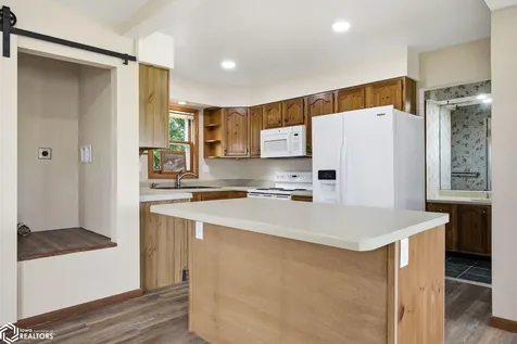 604 S Todds Ferry Conesville IA 52739