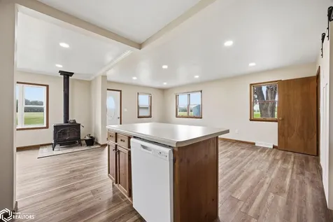 604 S Todds Ferry Conesville IA 52739