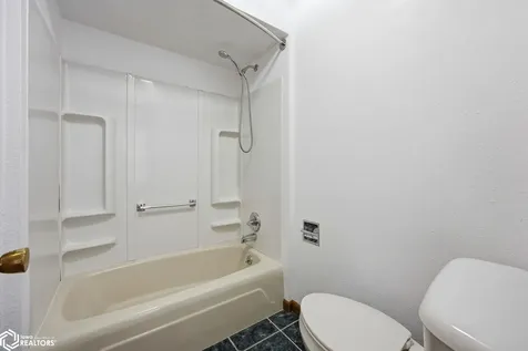 604 S Todds Ferry Conesville IA 52739