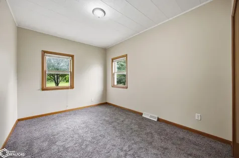604 S Todds Ferry Conesville IA 52739