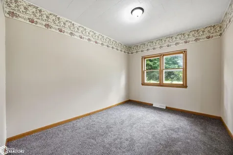 604 S Todds Ferry Conesville IA 52739