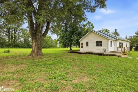 604 S Todds Ferry Conesville IA 52739