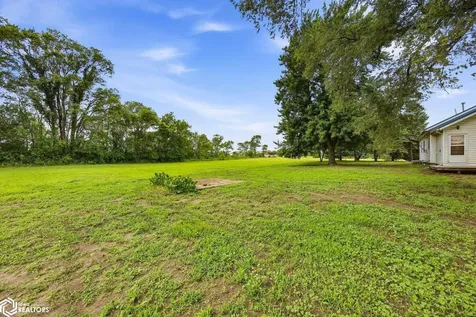 604 S Todds Ferry Conesville IA 52739