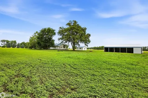 604 S Todds Ferry Conesville IA 52739