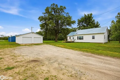 604 S Todds Ferry Conesville IA 52739